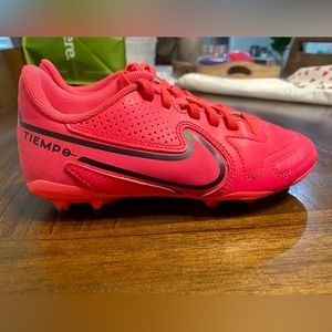Nike Kids' Tiempo Legend 9 Club FG Soccer Cleats, 2Y